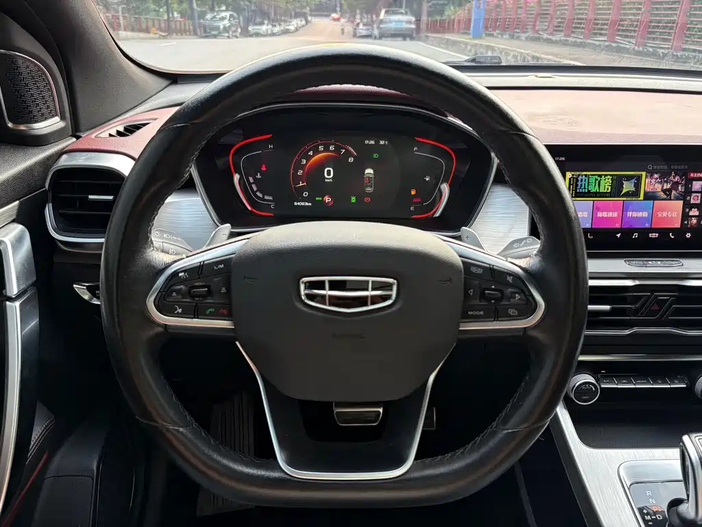Geely Binyue — миниатюра 17
