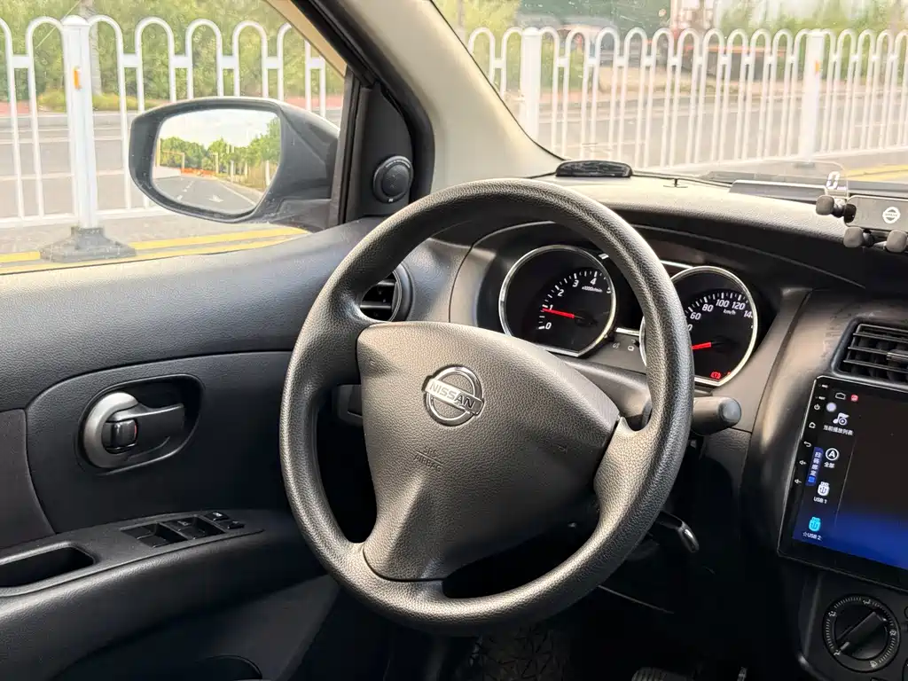 Nissan Livina — миниатюра 8