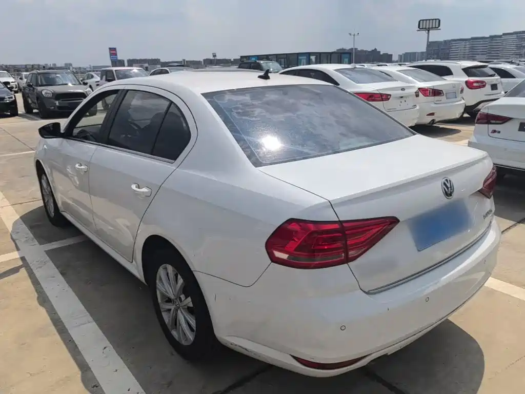 Volkswagen Lavida — миниатюра 5