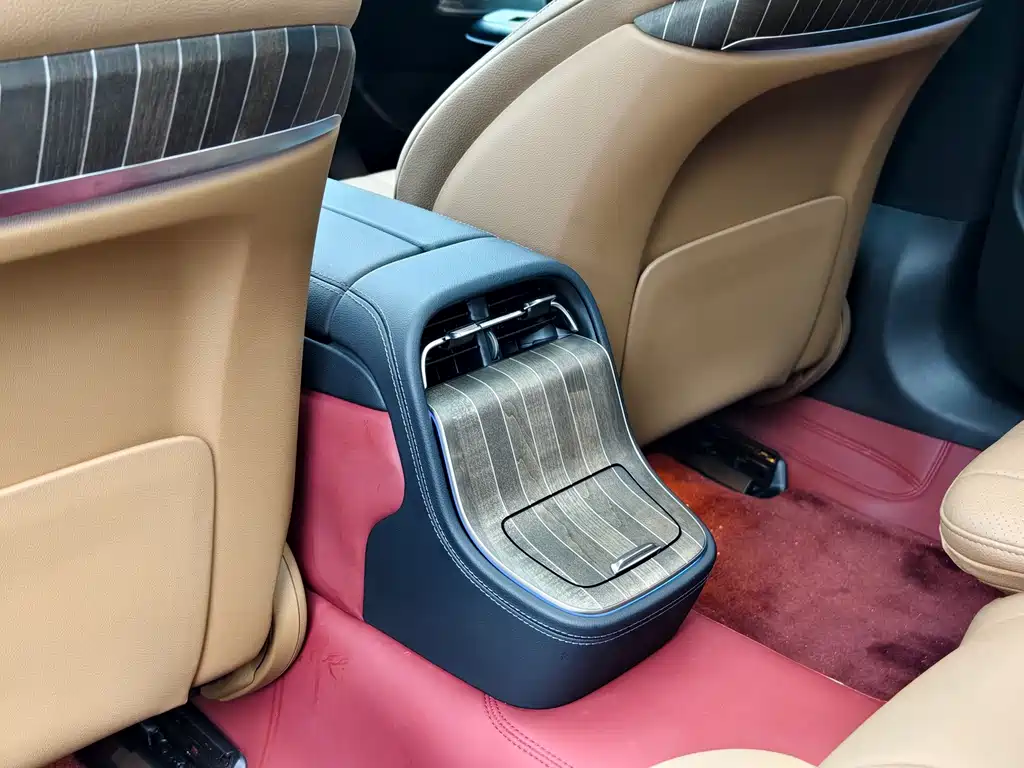 Mercedes-Benz E-Class — миниатюра 18