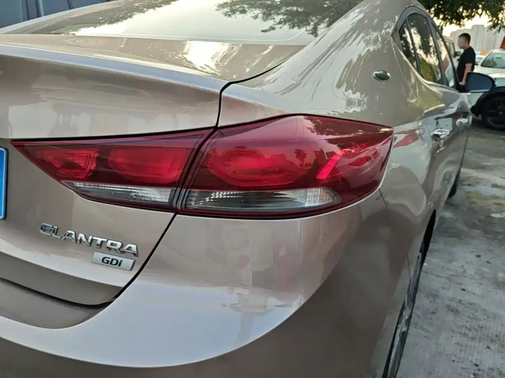 Hyundai Elantra — миниатюра 8