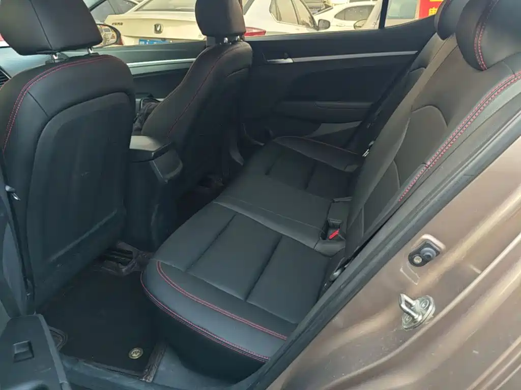 Hyundai Elantra — миниатюра 17