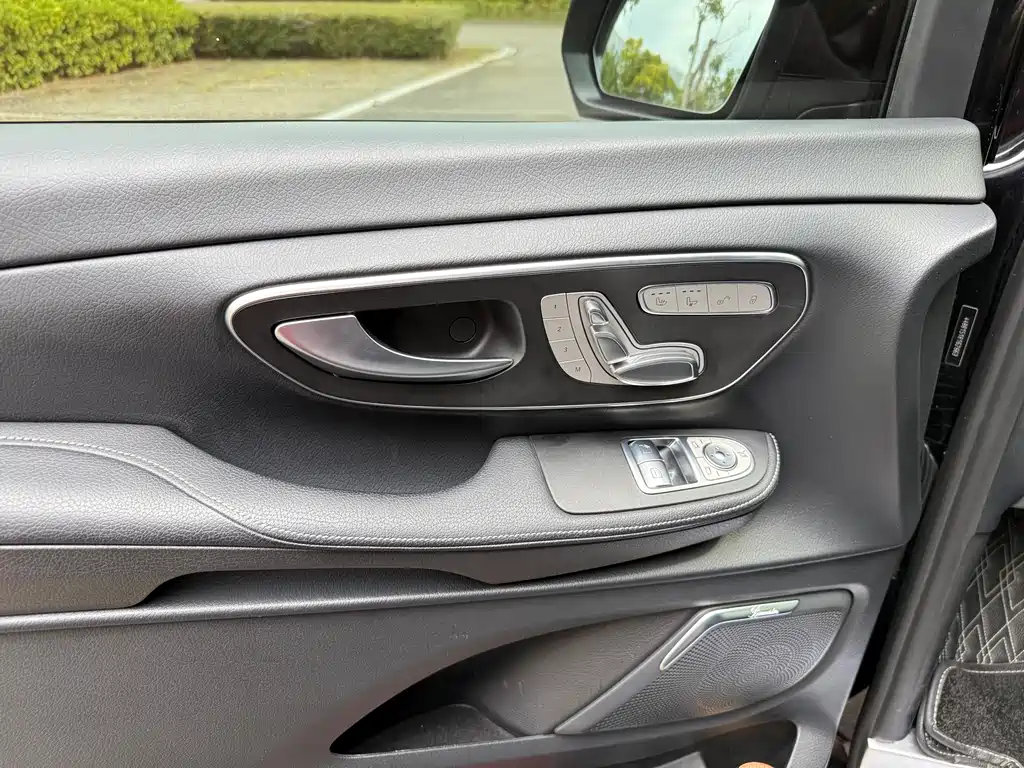 MERCEDES-BENZ V CLASS