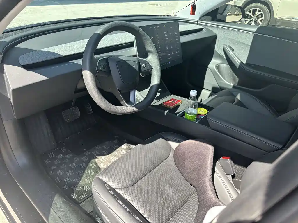 Tesla Model 3 — миниатюра 2
