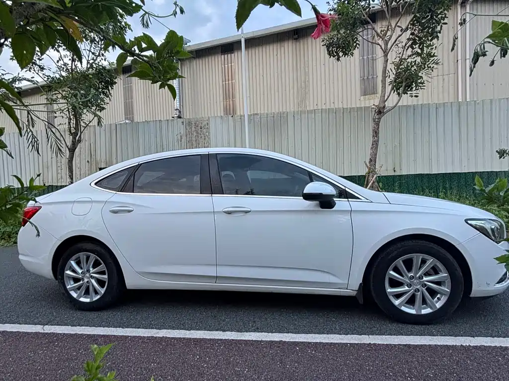 Buick Verano — миниатюра 18