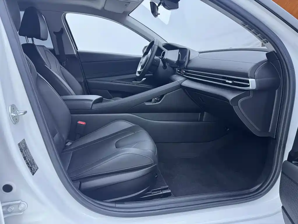 Hyundai Elantra — миниатюра 15