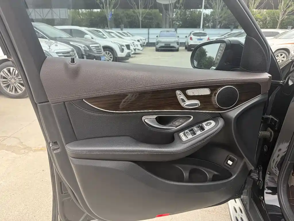 Mercedes-Benz GLC 2018 GLC 260 4MATIC Luxury