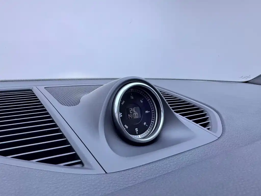 Porsche Macan — миниатюра 7