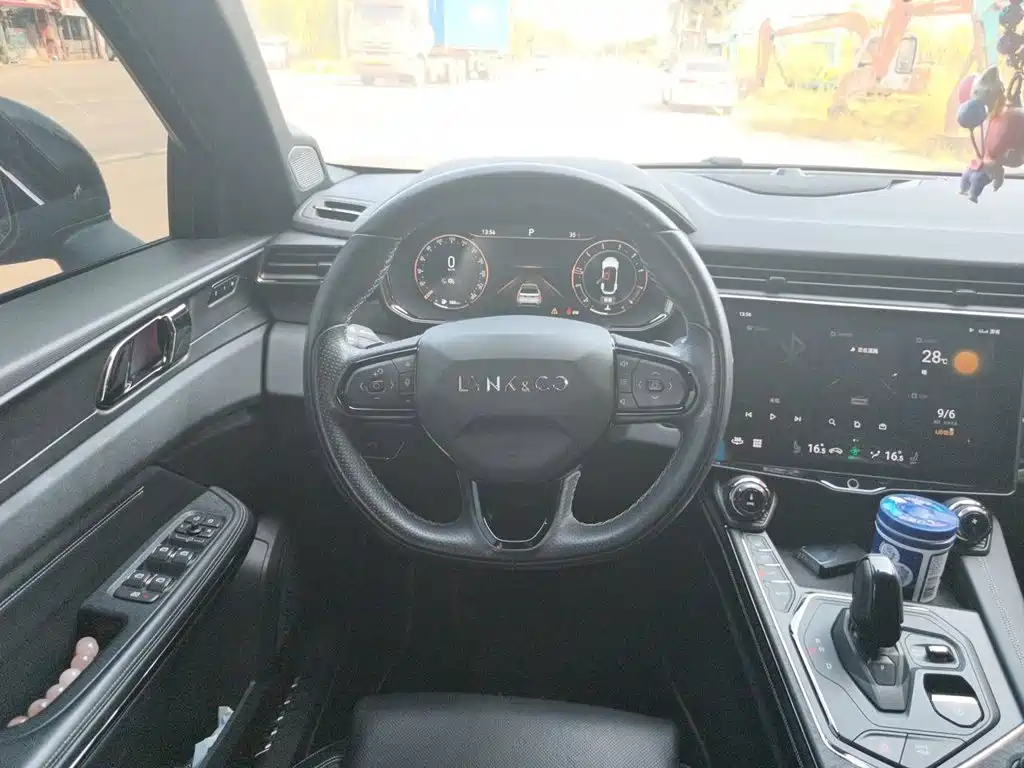 Lynk & Co 01 — миниатюра 11