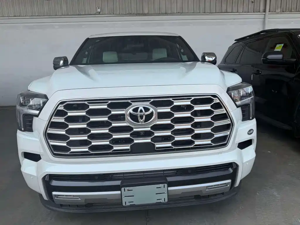 Toyota Sequoia — миниатюра 2