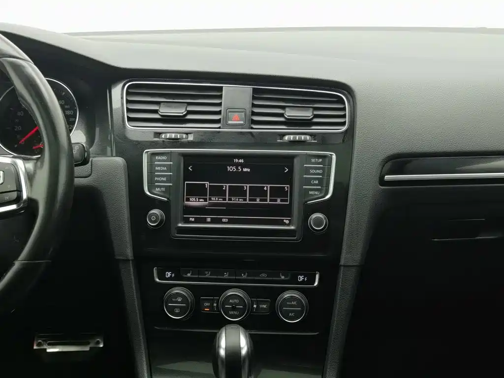 Volkswagen Golf GTI — миниатюра 12
