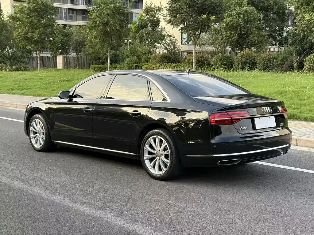 Audi A8 — миниатюра 6