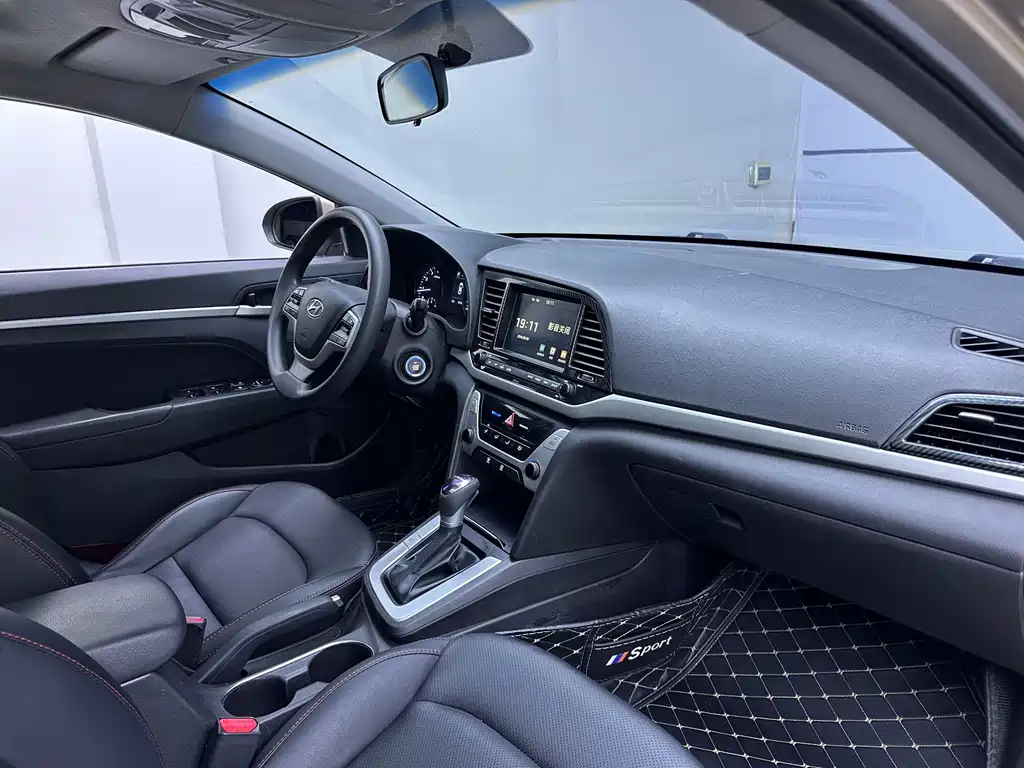 Hyundai Elantra — миниатюра 11