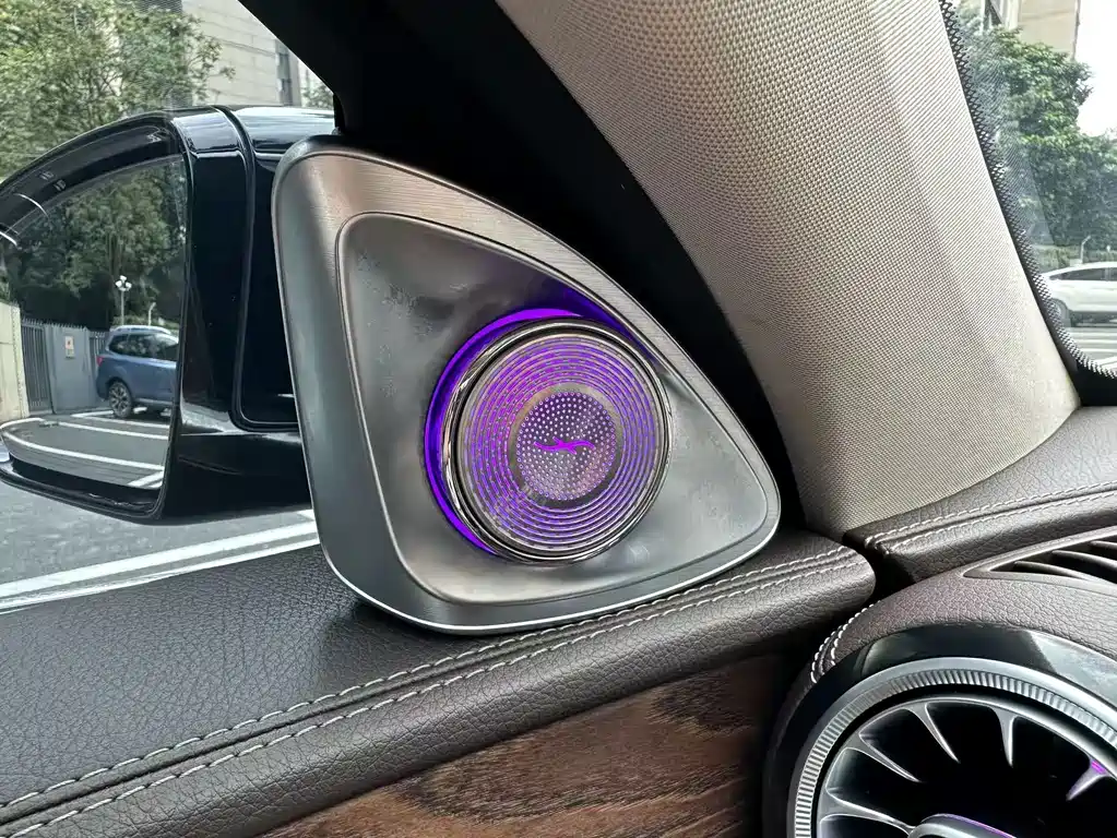 Mercedes-Benz E-Class — миниатюра 10