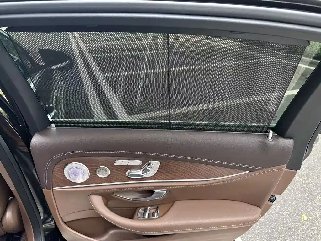 Mercedes-Benz E-Class — миниатюра 12