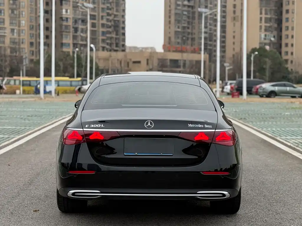 Mercedes-Benz E-Class — миниатюра 5