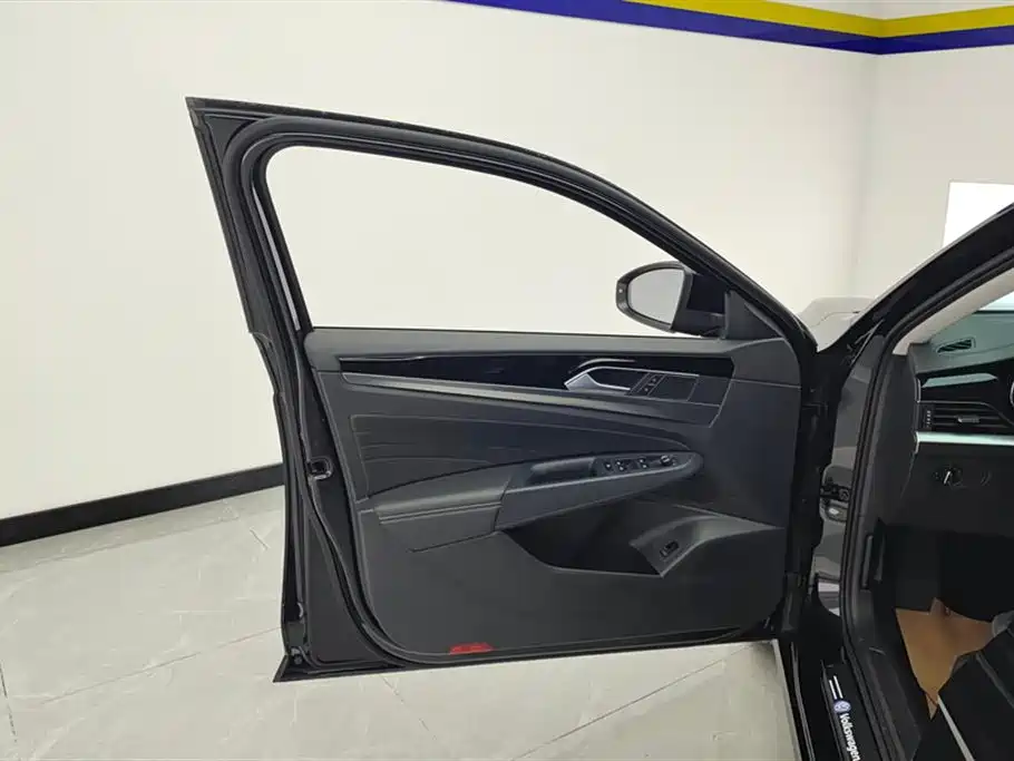 Volkswagen Passat 2025 330TSI Elite