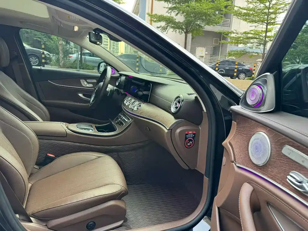 Mercedes-Benz E-Class — миниатюра 2