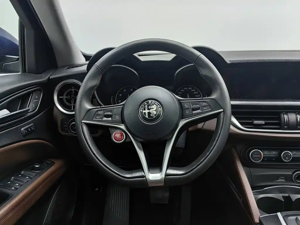 Alfa Romeo Stelvio — миниатюра 11