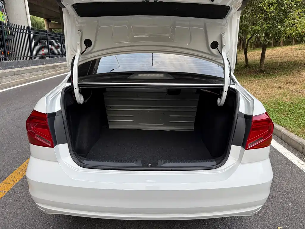 Volkswagen Jetta — миниатюра 19
