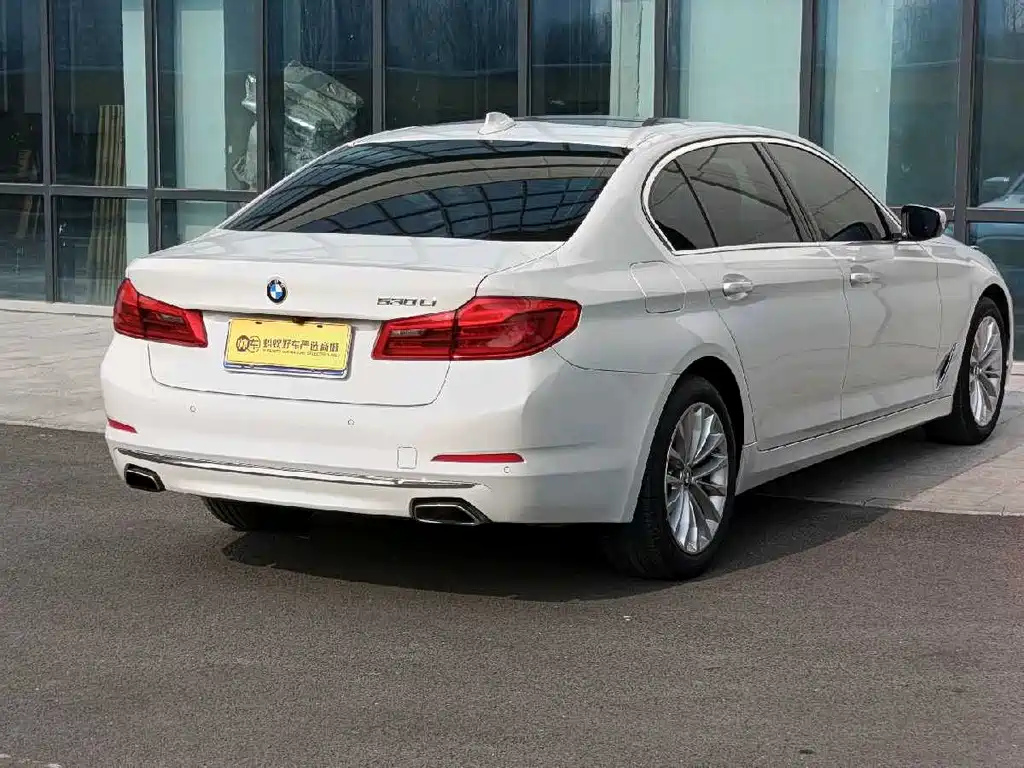 BMW 5 SERIES