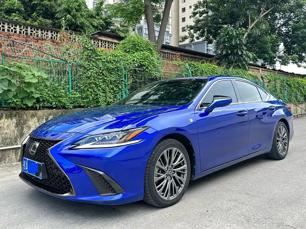 Lexus ES 2020