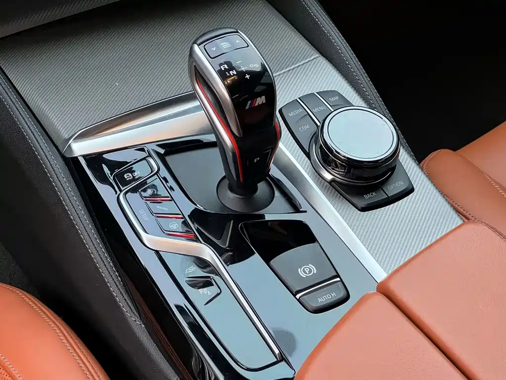 BMW M5 — миниатюра 8