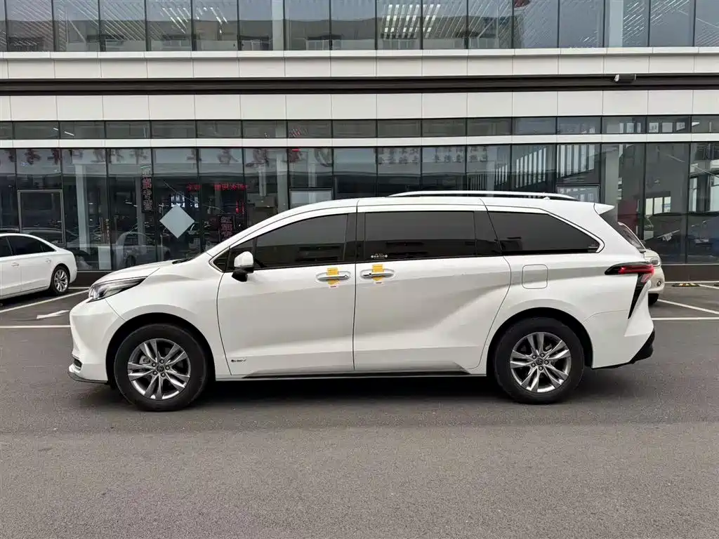 TOYOTA SIENNA