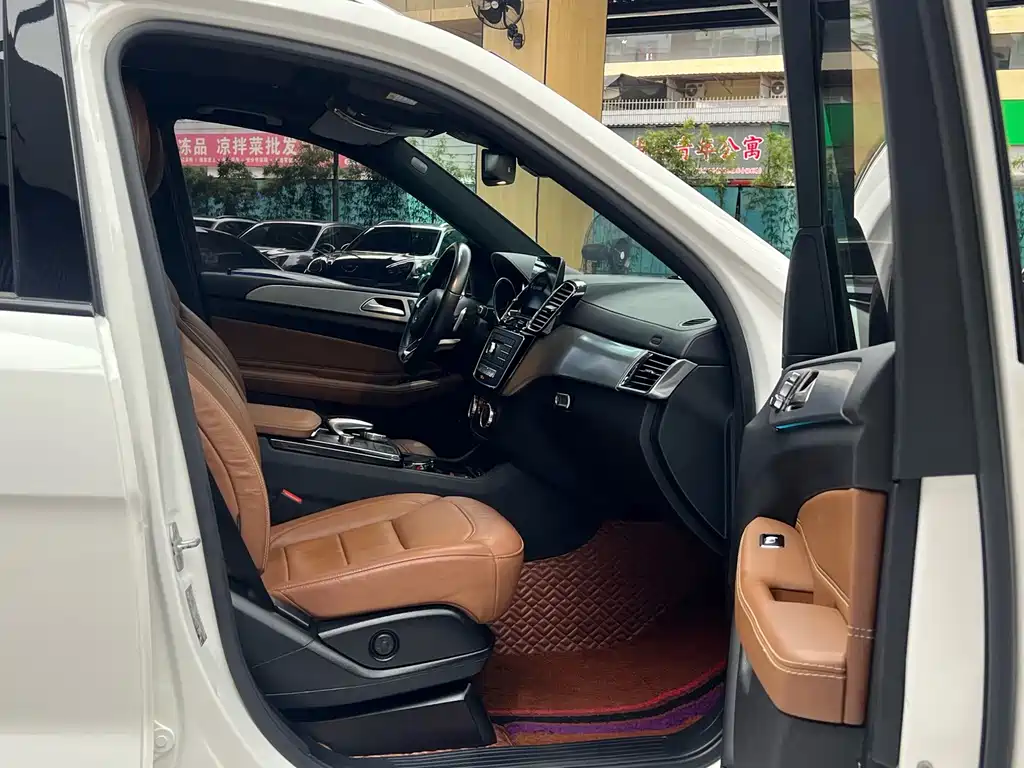 Mercedes-Benz GLE (Import) — миниатюра 24