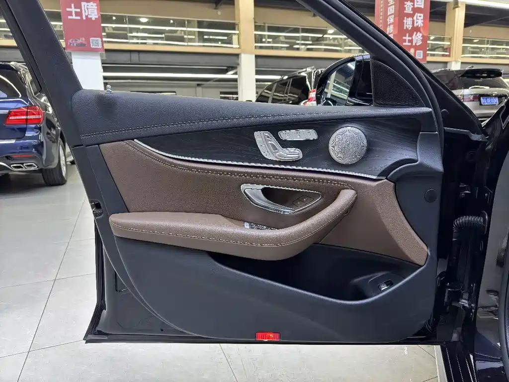 Mercedes-Benz E-Class — миниатюра 6