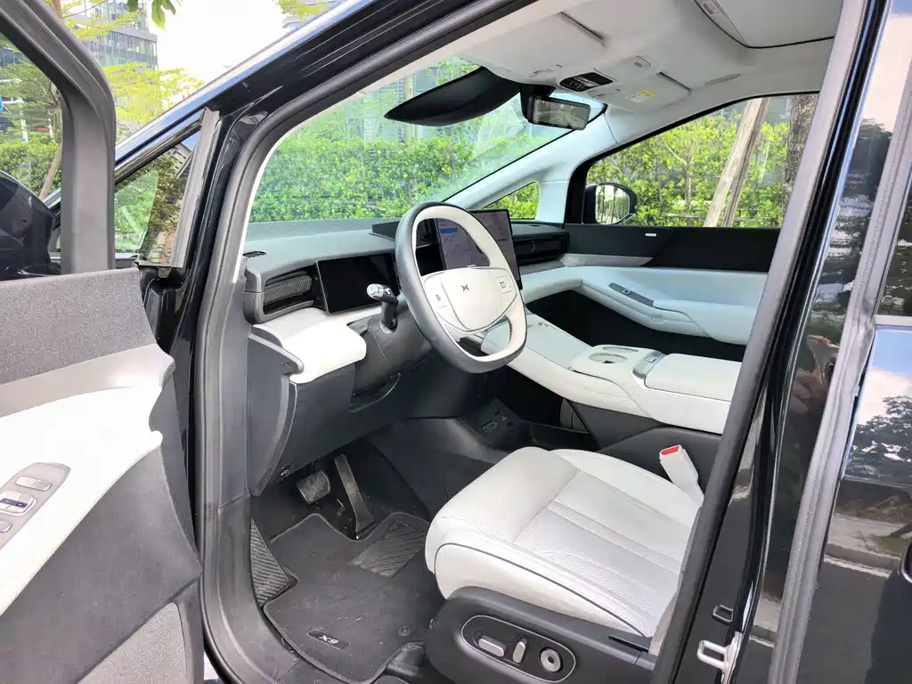 XPeng X9 — миниатюра 11