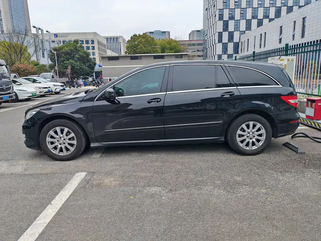 Mercedes-Benz R 2017 R 320 4MATIC