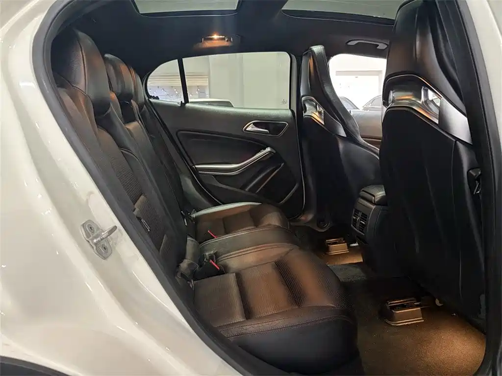 Mercedes-Benz GLA AMG — миниатюра 7