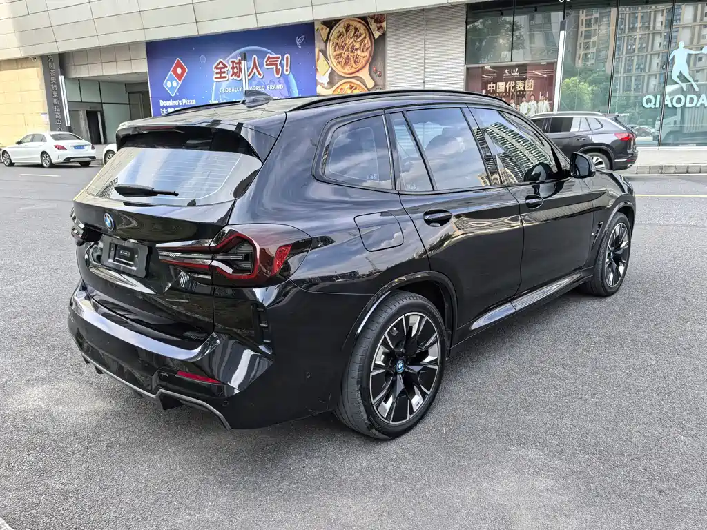 BMW iX3 — миниатюра 9