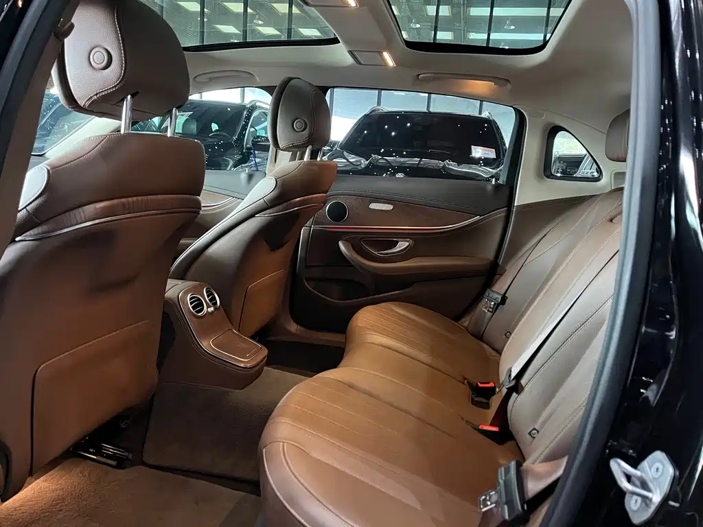 Mercedes-Benz E-Class — миниатюра 11