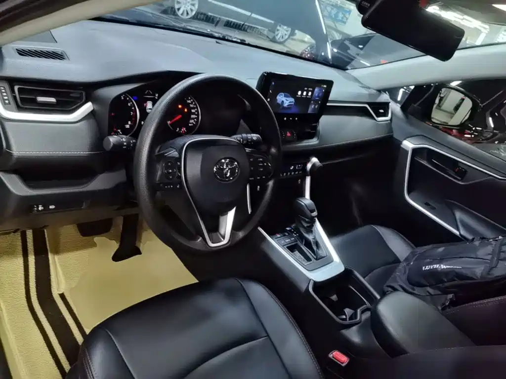 Toyota RAV4 — миниатюра 10