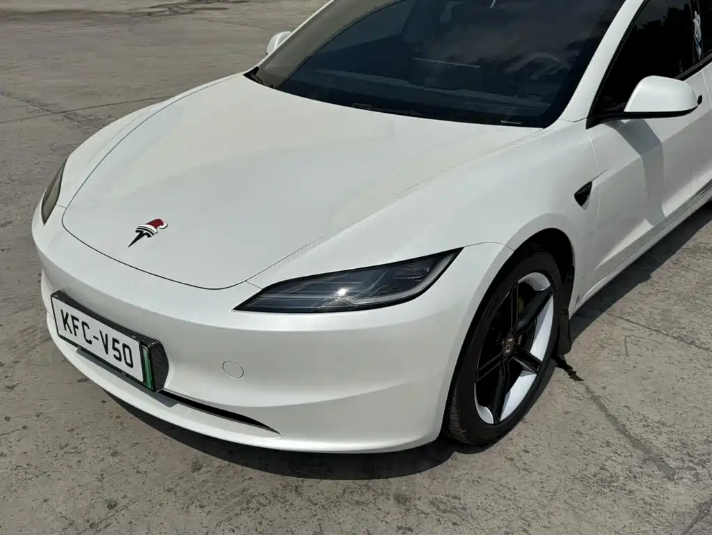 Tesla Model 3 — миниатюра 7
