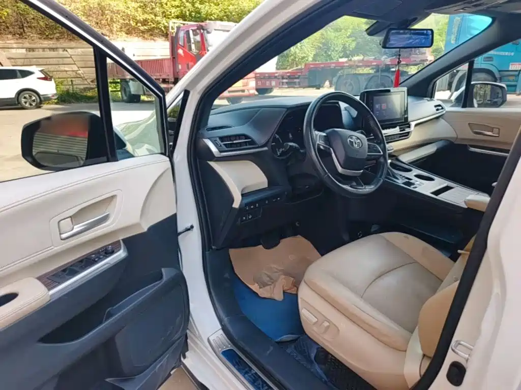 Toyota Sienna — миниатюра 16