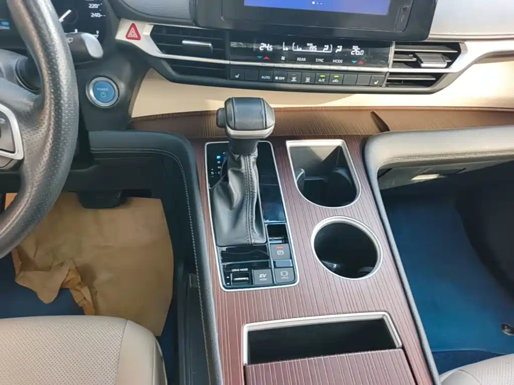 Toyota Sienna — миниатюра 14