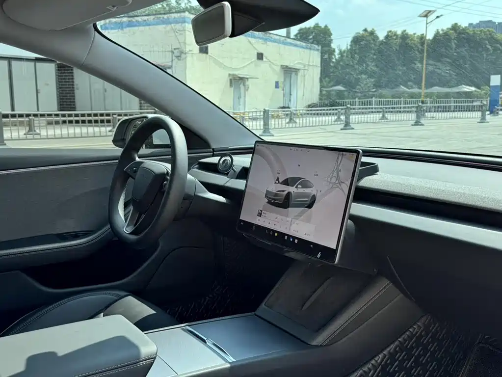 Tesla Model 3 — миниатюра 14