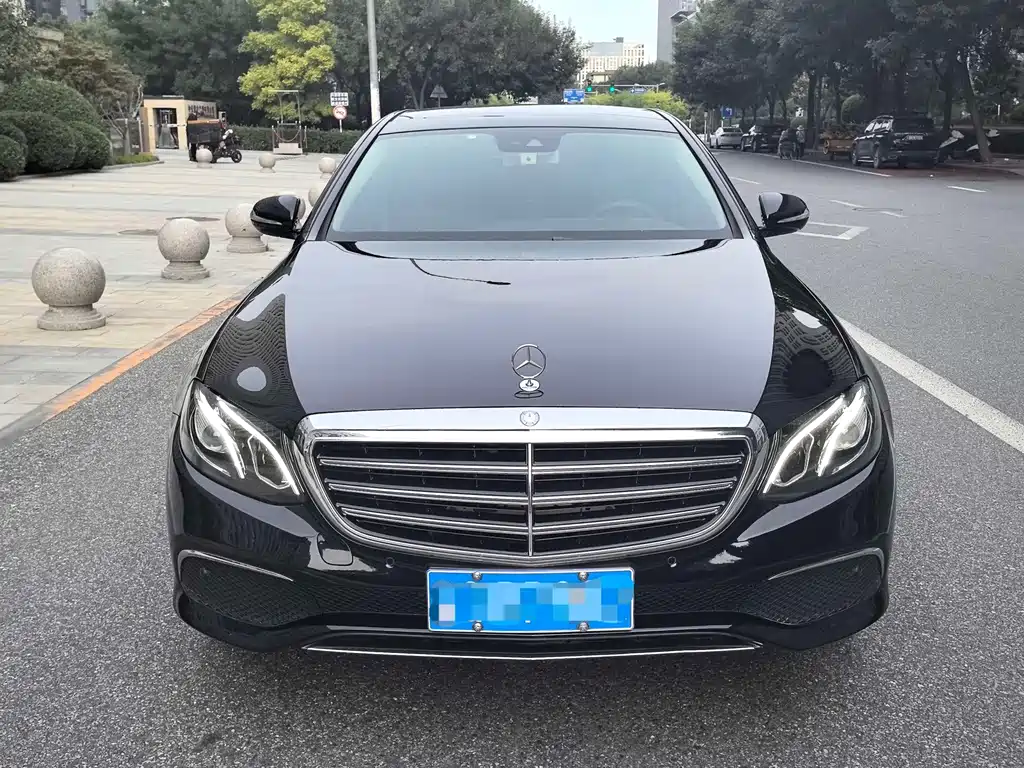 Mercedes-Benz E-Class — миниатюра 8