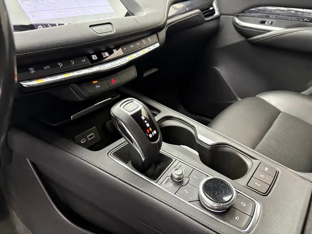 Cadillac XT4 2018 28T