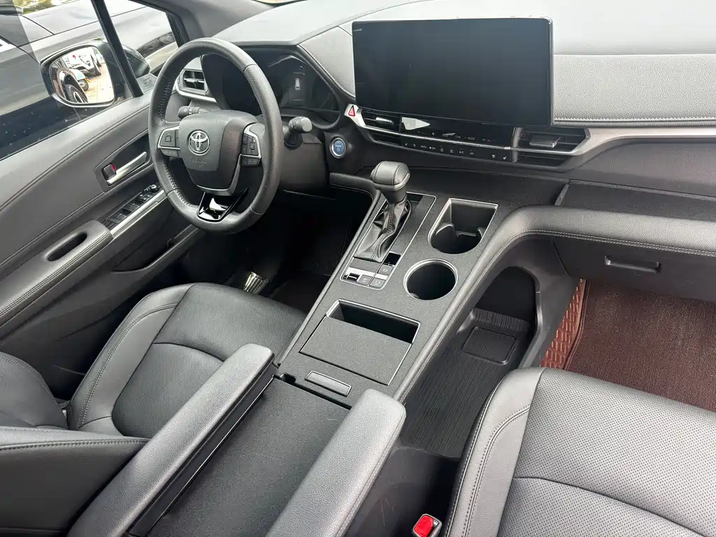 Toyota Sienna — миниатюра 12