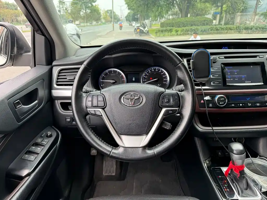 Toyota Highlander — миниатюра 14