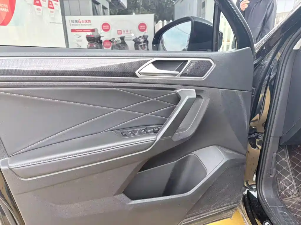 Volkswagen Tiguan L — миниатюра 9