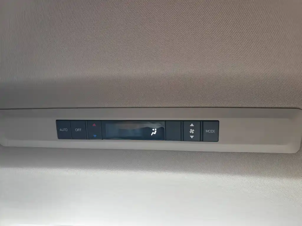 Toyota Granvia — миниатюра 15