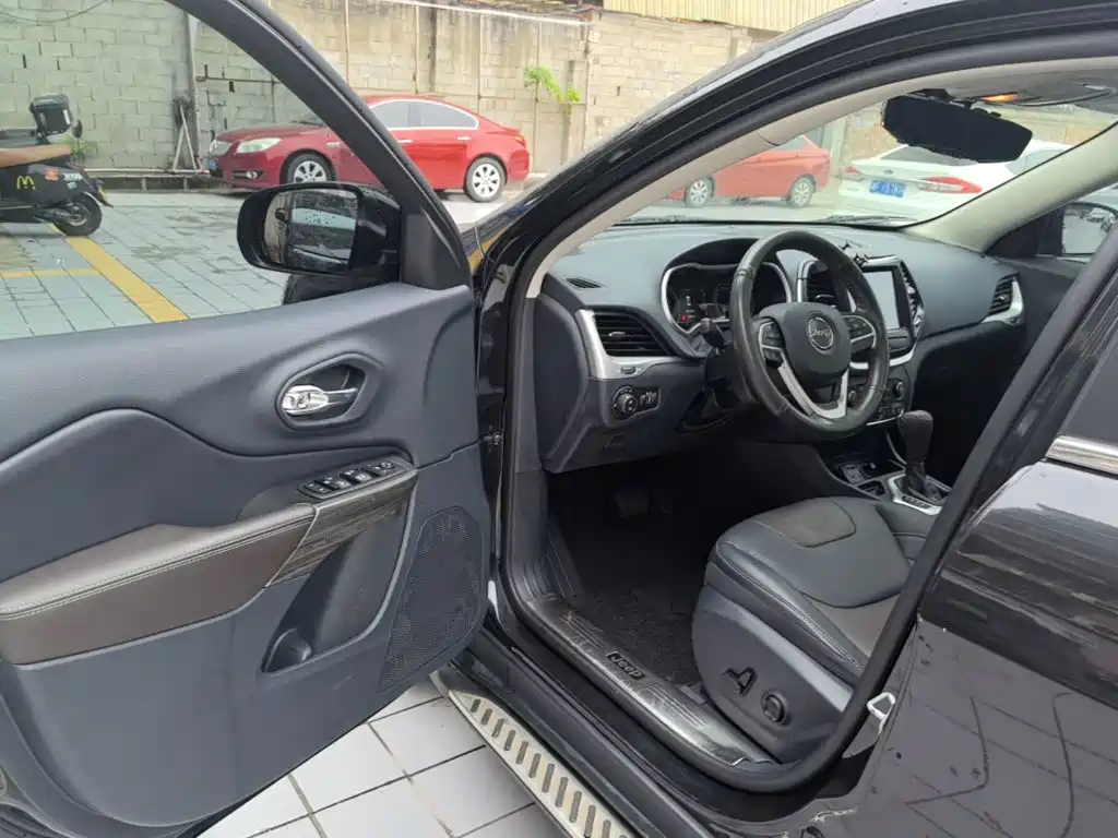 Jeep Cherokee — миниатюра 16