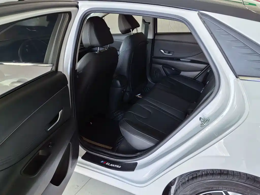 Hyundai Elantra — миниатюра 6