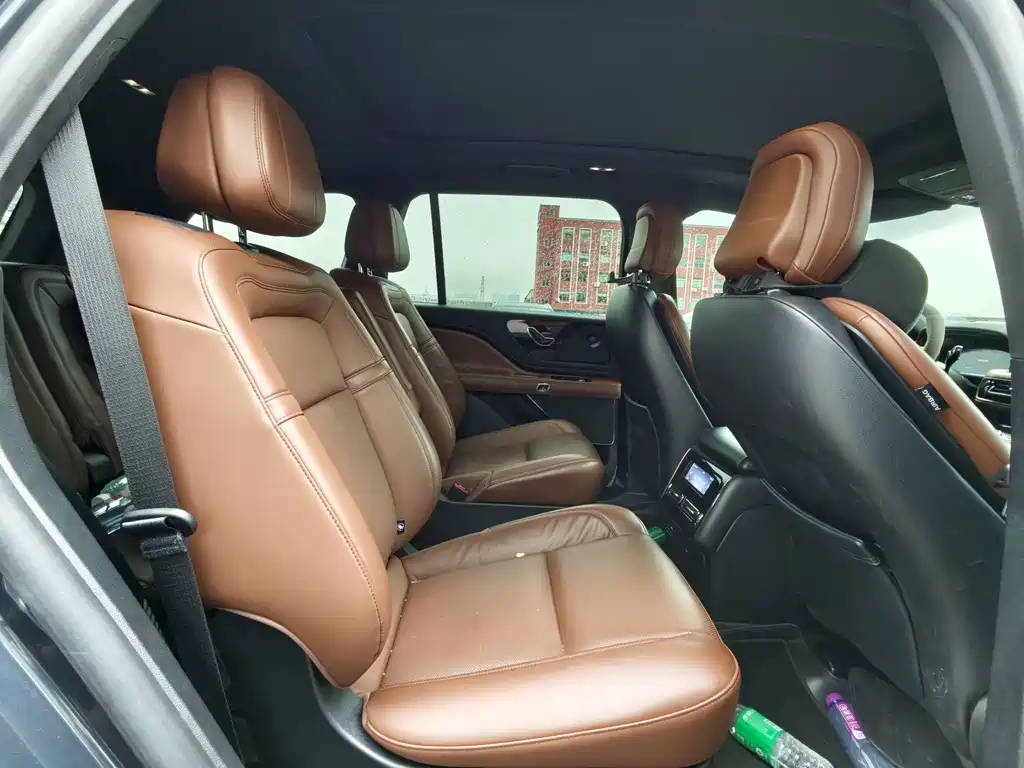 Lincoln Aviator — миниатюра 14