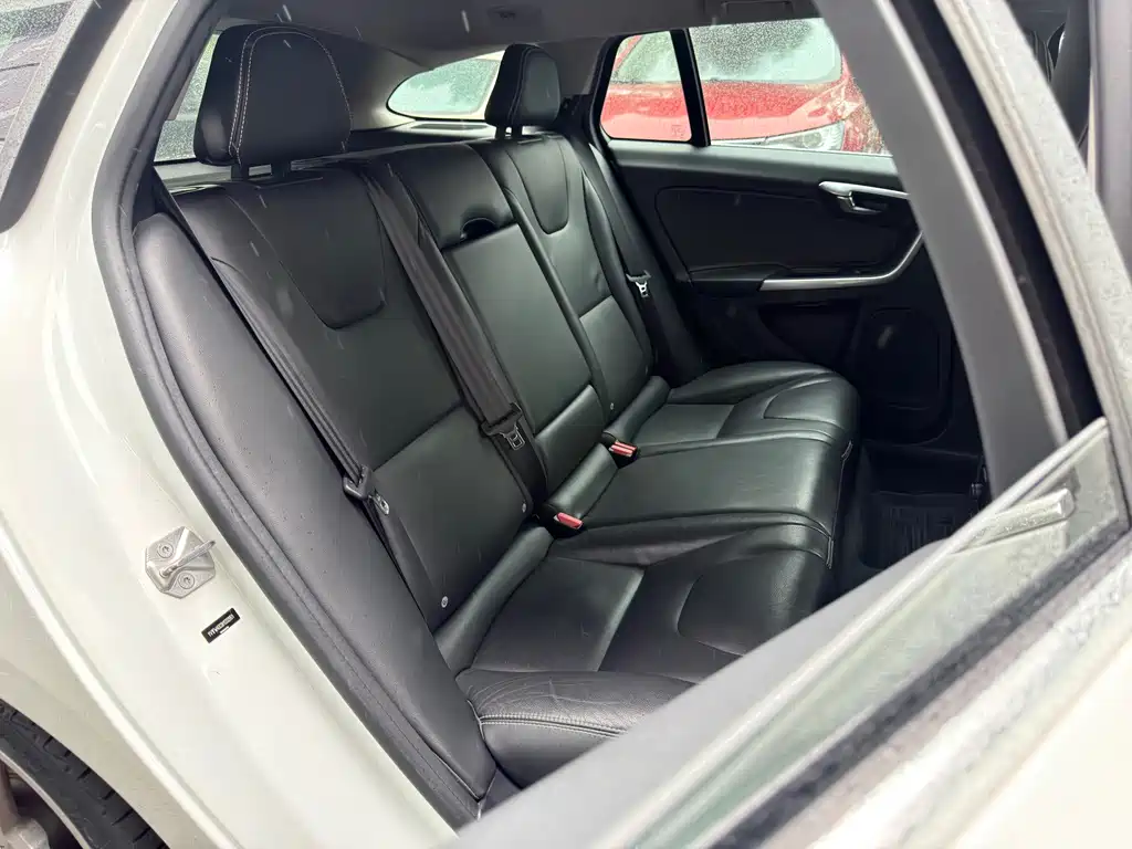 Volvo V60 — миниатюра 11